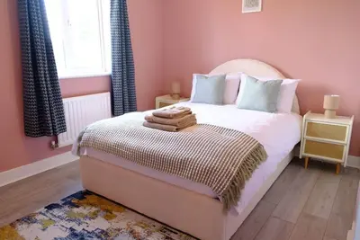 Image de Haydon Stays Swindon<br> ( 5Bed sleeps 9)