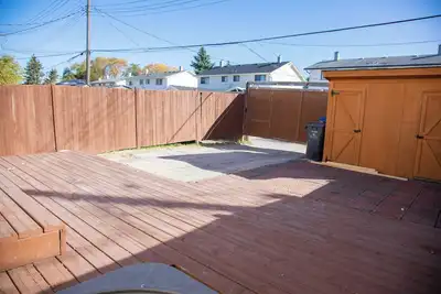 Image de Home Away from Home! Family-sized vacations, group getaways, business trips,