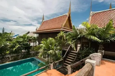 Luxury Modern Thai Style 5 Bedroom Pool Villa with WiFi and Ac in Pattaya