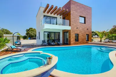 Image de Beautiful villa Tamaria with heated pool and roof terrace