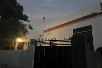 Image de Terrific bungalow walking distance from Kumbh Mela and Ghats Family friendly