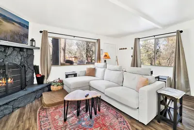 Image de Sugar Bear Crossing- Big Bear Retreat Cottage