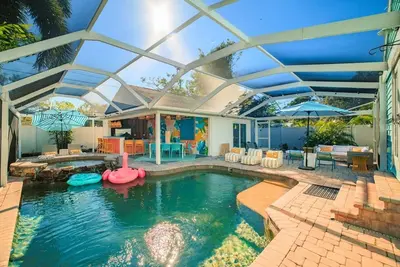 Image de Playcation In Paradise – Heated Salt Pool/Spa + Arcade + Movie Theater + Bbq