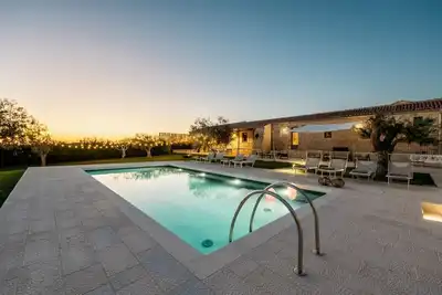 Beautiful villa with pool ideal for families.