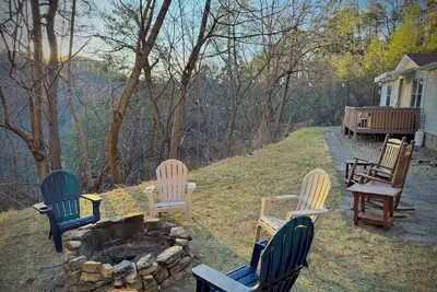 Image de Vista Bear Mineral Cabin w Hot Tub, Game Room & WiFi close to attractions