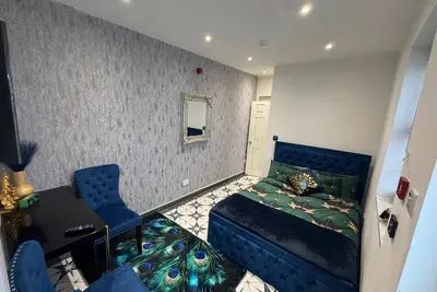 Gloucester - Apartment - Sleeps 2 - Parking - 97ws
