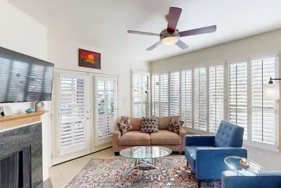 Image de The perfect blend of comfort, convenience, and a touch of luxury at cozy condo