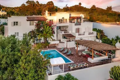 Image de Casa Datscha: A 14-Bed Villa with Stunning Ocean and Mountain Views!