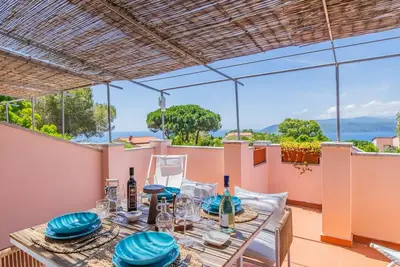 Villa del sole 2 overlooks the Stella Gulf with breathtaking sunsets.