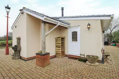 Image de Spitfire Lodge, romantic, with hot tub in Loggerheads, Staffordshire