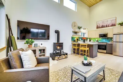 Image de 2 Mi to Warm Beach: Family Gem w/ Views