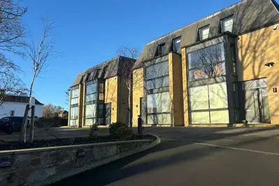 Image de Maison de ville à couper le souffle de 4 chambres dans le centre de Murrayfield, parking gratuit