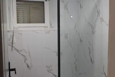 Image de maison de campagne sans voisinage dans un joli cadre \n. \n\n\n\n.