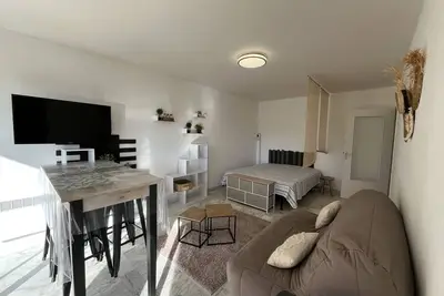 Image de Fréjus Plage, studio 30m2, 4 personnes, climatisé, wifi haut débit, parking privatif, balcon