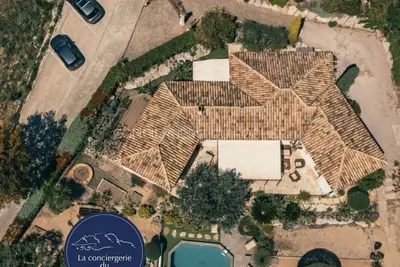 Image de Sᴜʙʟɪᴍᴇ ᴠɪʟʟᴀ ᴄʟɪᴍᴀᴛɪsᴇ́ᴇ ᴀᴠᴇᴄ ᴘɪsᴄɪɴᴇ ᴠᴜᴇ sᴜʀ ʟᴀ ᴍᴏɴᴛᴀɢɴᴇ ᴇᴛ ᴍᴇʀ