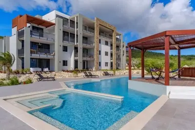 Image de Stylish and beautifully furnished 3-room apartment in Coral Estate’s exclusive community.