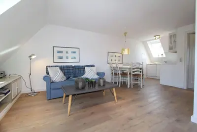 Image de Comfortably furnished apartment on the upper and top floor near the beach