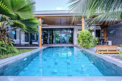Image de Semi 4br Layan Cove - In/Outdoor Living w/ Pool & Sauna, 10 Min to Layan