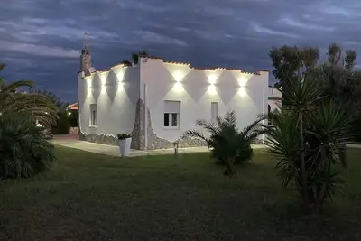 Image de Baia dell’Alba - Superbe hacienda au bord de la plage dans un écrin de verdure