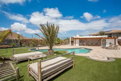Image de Maison de vacances 'Volcano Ocean Views' avec vue sur la mer, piscine partagée et Wi-Fi