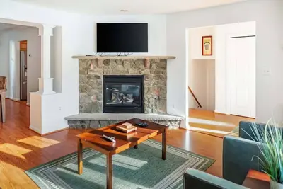 Image de Spacious 3br House, Hot Tub, Firepit, Ski Access!