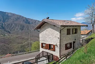 Image de Ca della Melania Maison en pierre avec jardin, piscine et barbecue