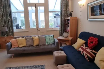 Image de Charming garden flat in Hove - 5 mins walk to sea & amenities