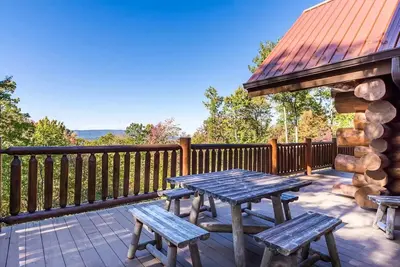 Image de Cozy Log Cabin Retreat, Sleeps 10・Hot Tub・Firepit