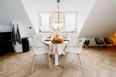Image de Lake House 10, Luxury 4 person Apartment with Lake View. Free parking