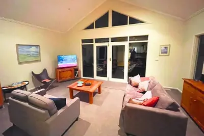 Image de Cosy quiet haven close to Mcg, City, restaurants & public transport 5 mins away.