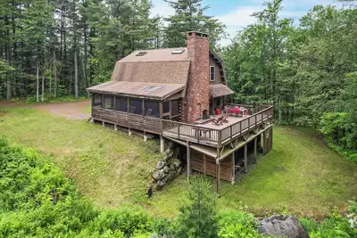 Image de Charming 3-Br Berkshires Timber Cottage