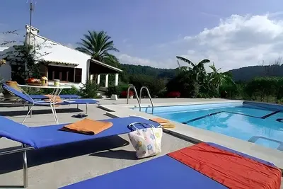 Image de Villa 'Camp De L'Alzina' avec vue sur les montagnes, Wi-Fi et climatisation