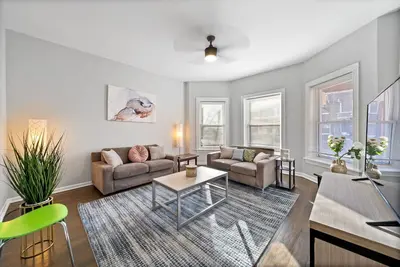 Image de Spacious 3-bedroom apartment in cool Chicago with WiFi, Ac
