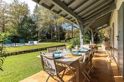 Image de Maison de famille | Entre Bordeaux & St Emilion | Piscine chauffée | Golf.