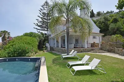 Image de Recently renovated villa overlooking the coast of Atlanterra, for 8 pax.