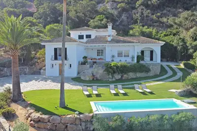 Image de Renovated villa, with comfortable style, large garden and swimming pool for 10pax.