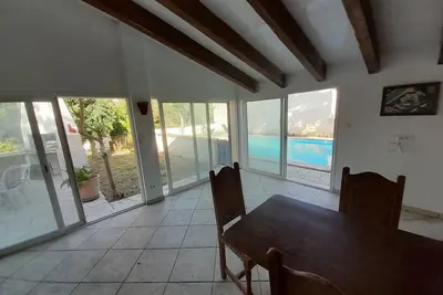 Image de Villa au calme, chaleureuse avec piscine