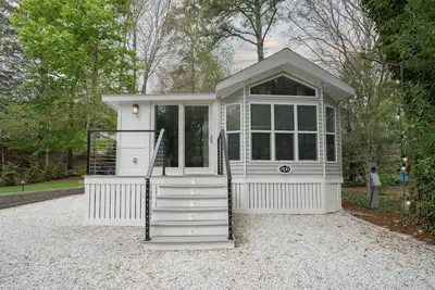 Image de Cottage w\/ Firepit & beach access \"Outdoor Dining Delight\"