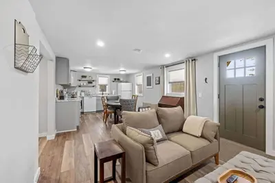 Breakwater Cottage: 1 Bed 1 Ba, Private Pond +Deck