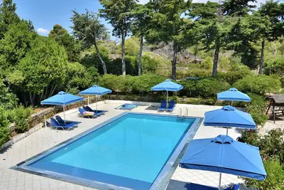 Image de BlueWhite Studio - Haven by the Pool