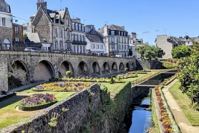 Image de Séjour Tout Confort à Vannes – Gare & Centre à Deux Pas!