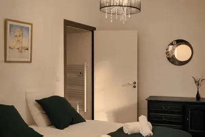 Image de Chambre double Salvador Dali dans dépendance du Château avec vue sur la Loire