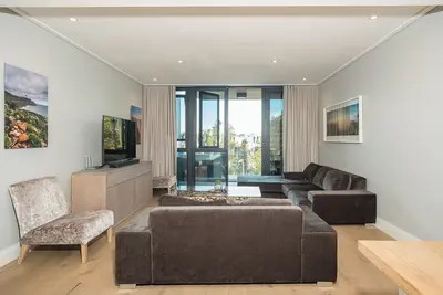 Image de Elegant 2 Bedroom in Lush Green Point