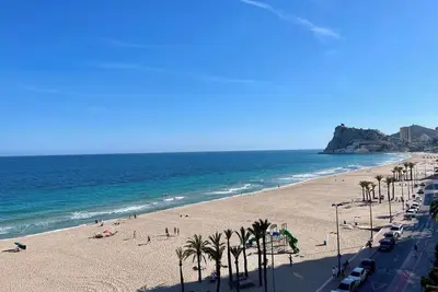 Image de Bord de mer avec parking