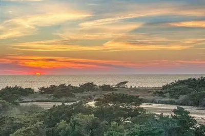 Image de Brand new Hatteras Island home with amazing sound views and an elevator!