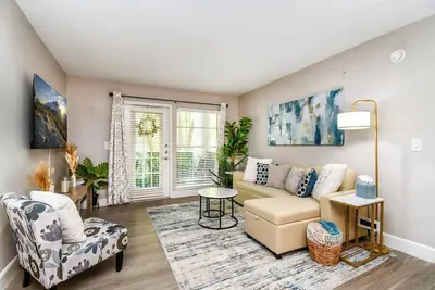 Image de Swanky 1brm, King in Master, Nrg/Tmc, Fireplace!