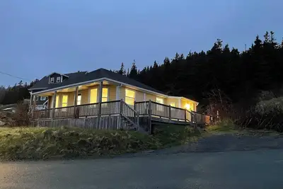 Image de Oceanfront Cottage | Walk to Trail & Boat Tours