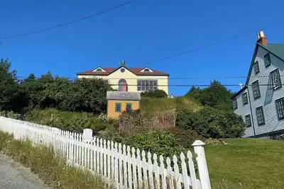 Image de Trinity's Oceanview Gem: St. Paul's Schoolhouse