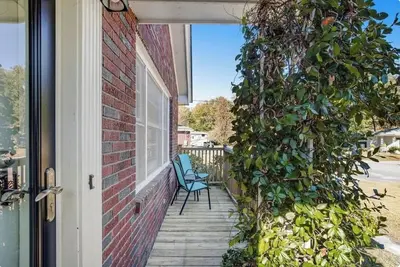 Image de Private 3br- Mins to Park Circle and I-26- Large Backyard