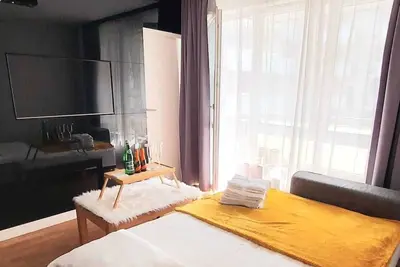 Image de Honey Apartmen with the balcony, swing, garage, invoice